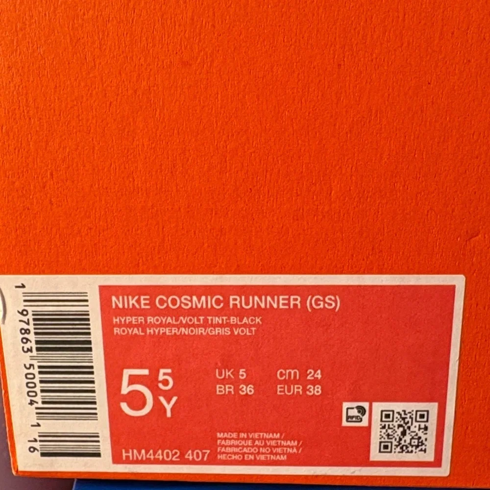 New Nike Boys Cosmic Runner Black and Blue Sneakers Size 5 1/2 - Picture 2 of 5